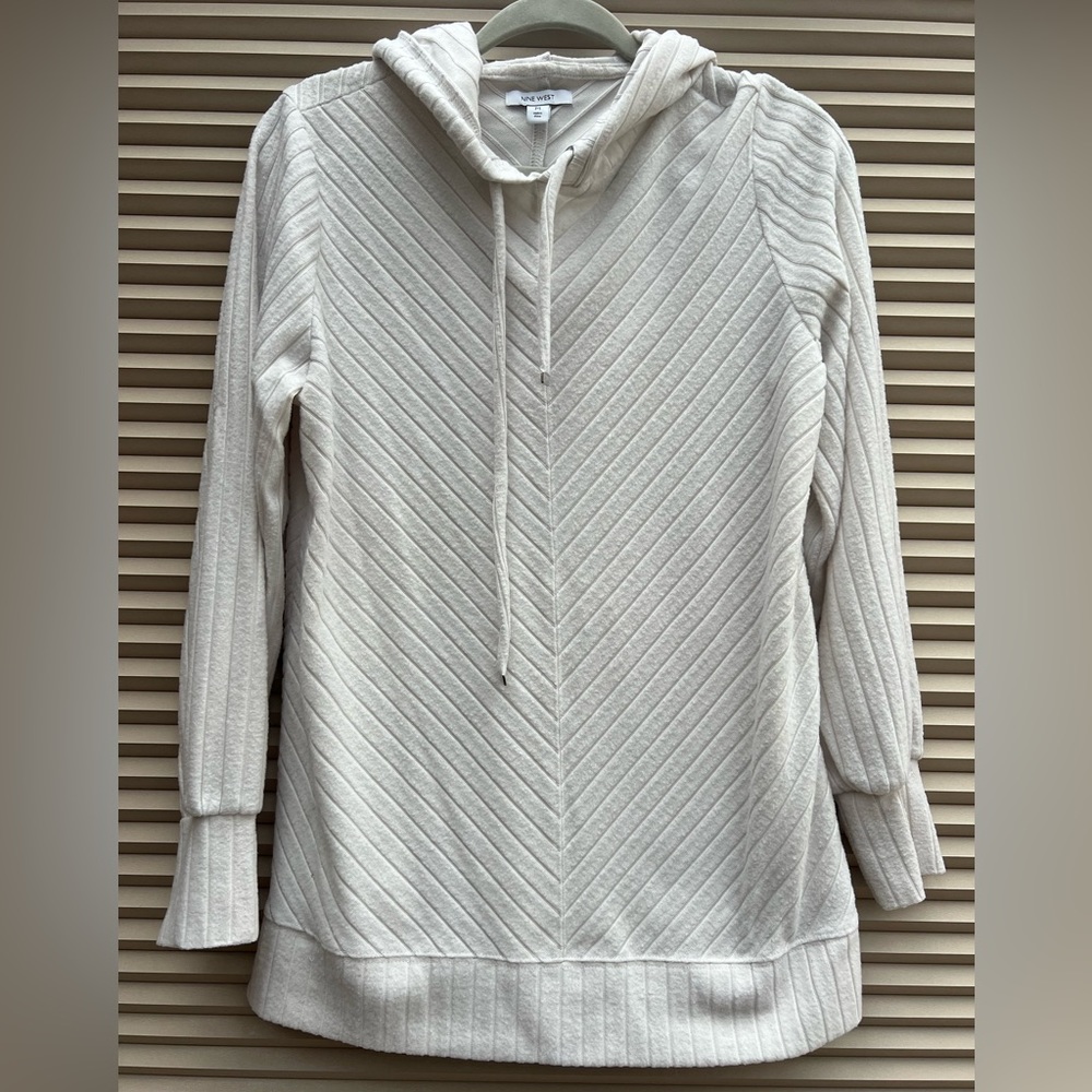 Nine West Woman’s Medium Hooded Sweater/Sweatshirt EUC COLOR: Cream